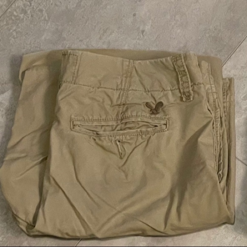 American Eagle men’s khaki shorts - Sz 30
